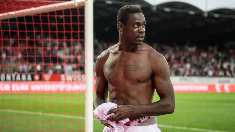 Mario Balotelli – “Gã ngổ ngáo” không ai kiểm soát nổi