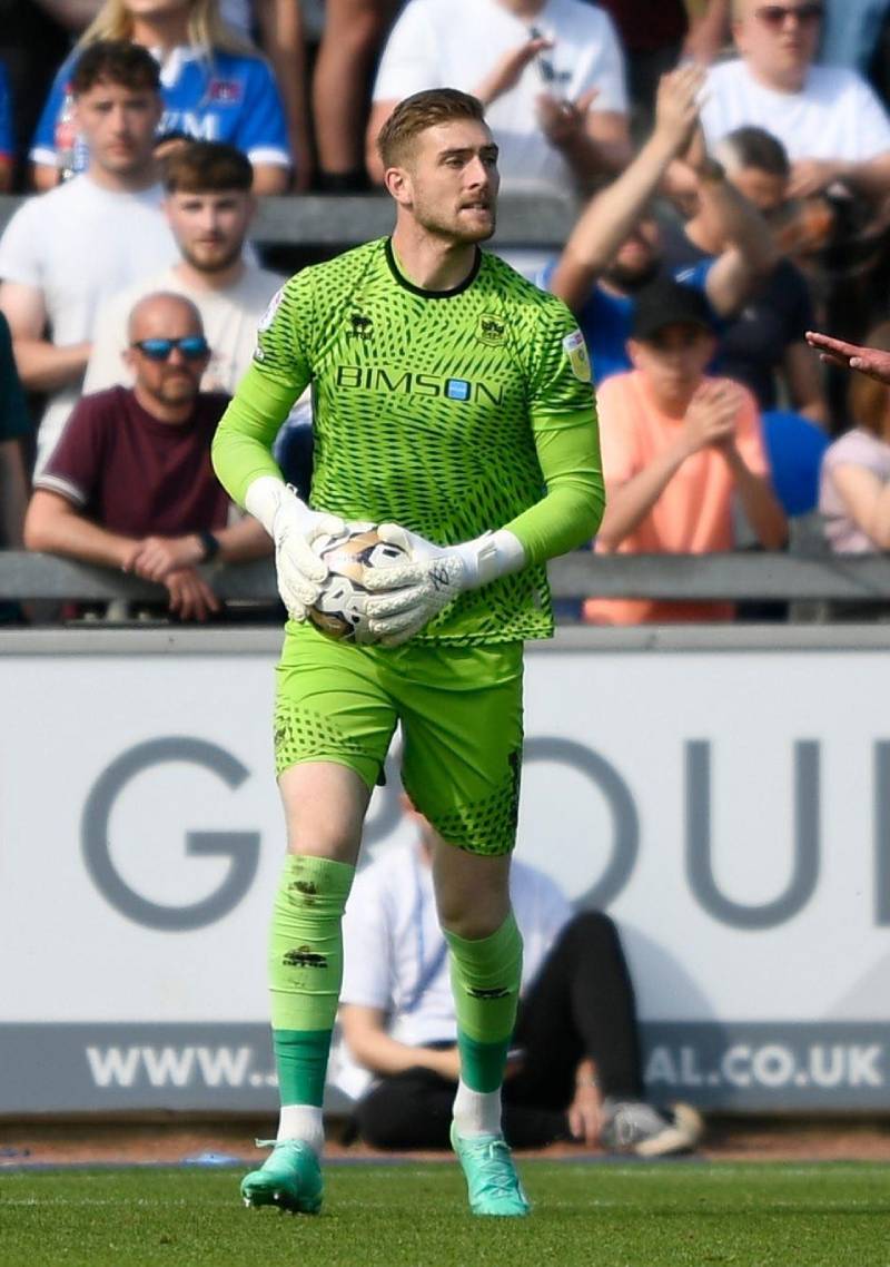 Tomas Holy – 2m06: Gã thủ môn “cao lều nghều” đến từ Séc